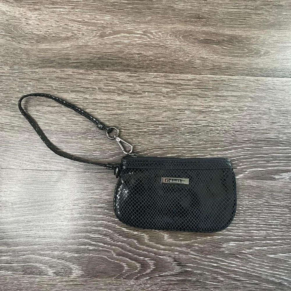 Black‎ faux snakeskin wristlet